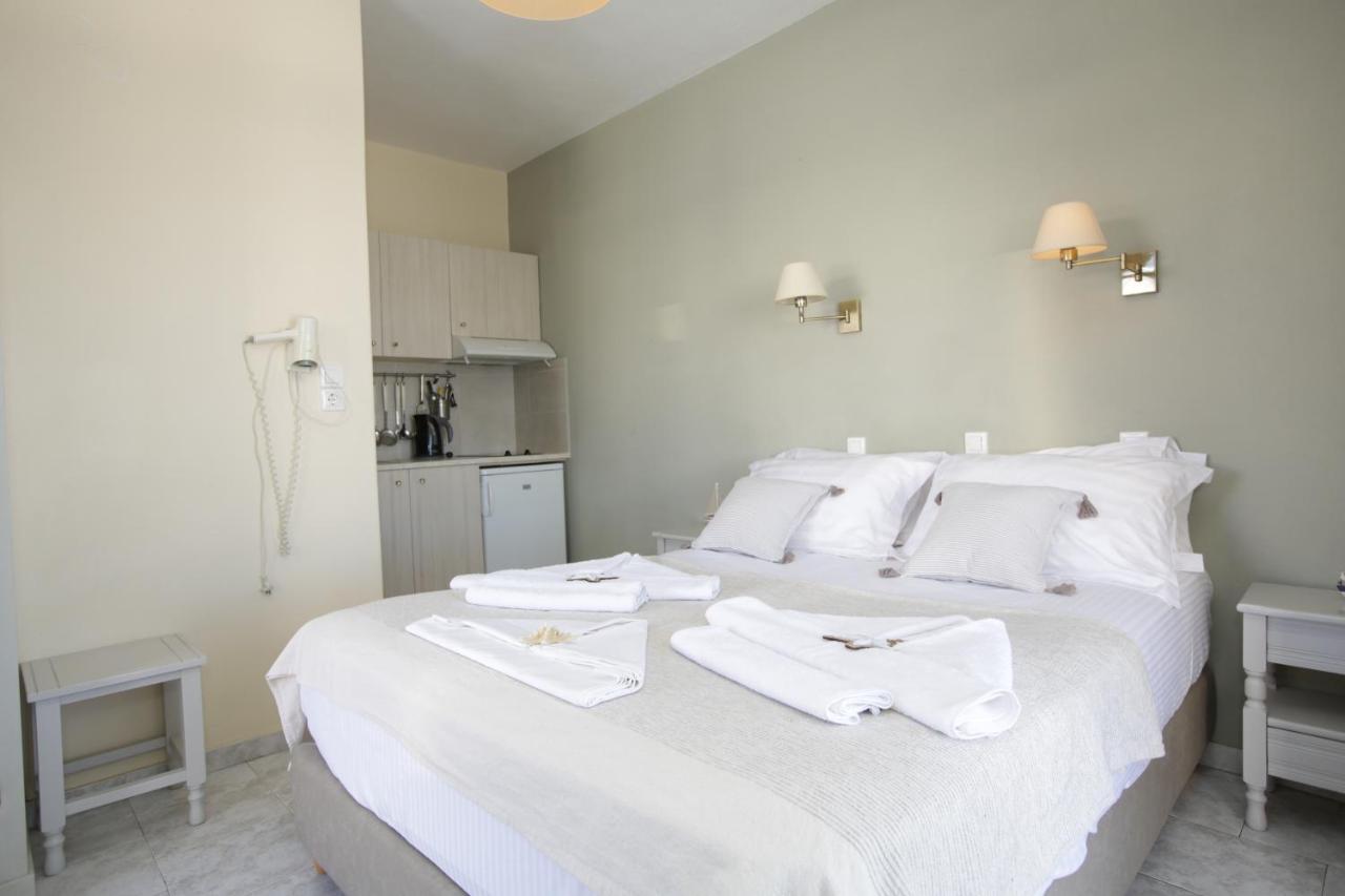 Alexandra'S Rooms Parikia  Bagian luar foto